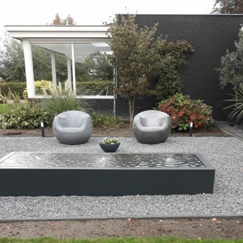Betonnen zitelementen en tafel Stool 34 Nog een afbeelding van 2 van deze zeer fraaie fauteuils in antraciet uitgevoerd. Wederom een zeer tevreden klant :-)
